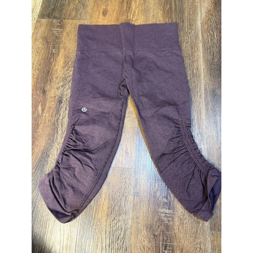 Lululemon Women's Capri Leggings Size 4 Purple